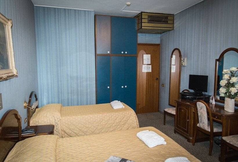 اتاق استاندارد سه نفره, Accursio