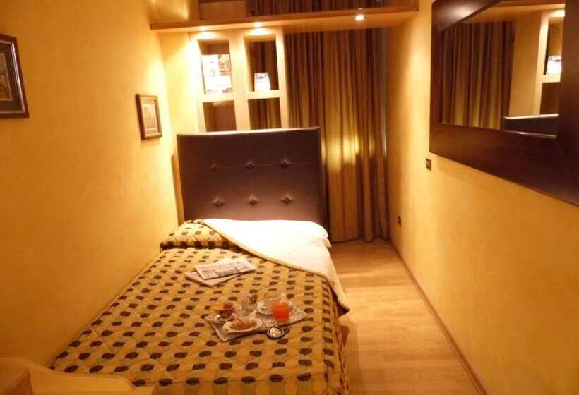 اتاق استاندارد سه نفره, Accursio