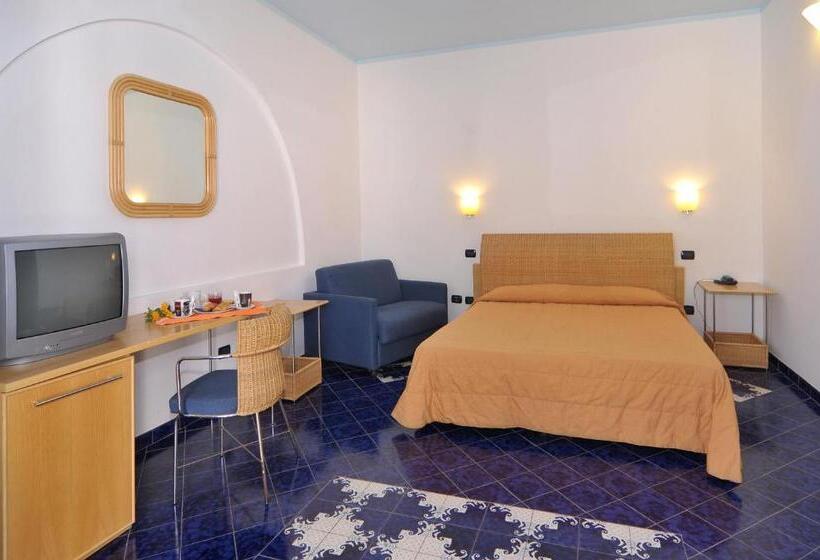 Номер Стандарт Трехместный, Aura