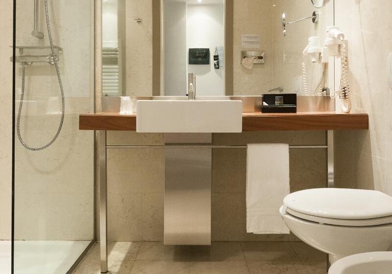 חדר סטנדרט לשלושה, Barrage