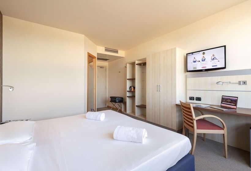 Номер Superior, B&b Hotel Cherasco Langhe