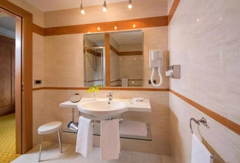 キングサイズベッドのスーペリアルーム, Best Western Hotel Viterbo