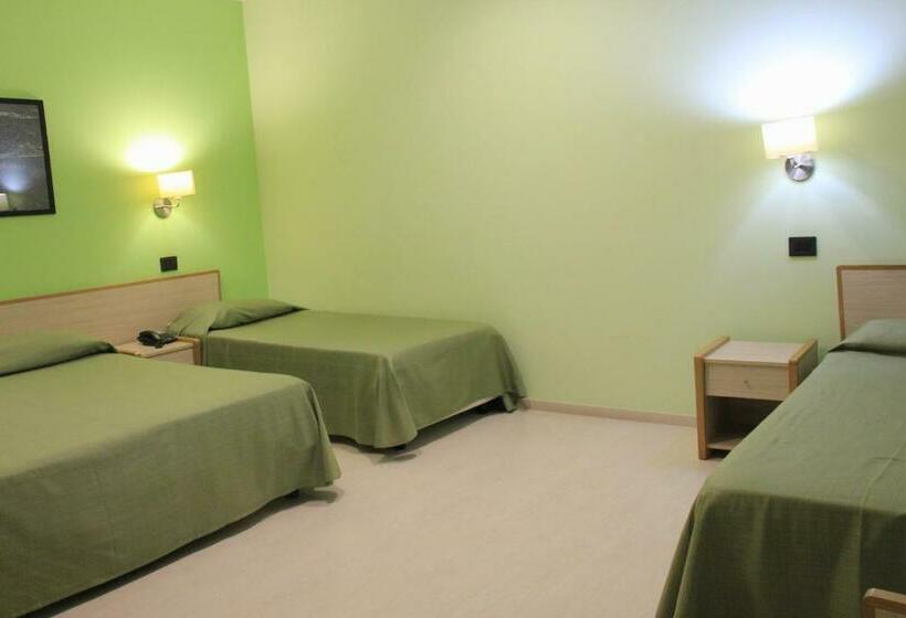 חדר סטנדרט לשלושה, Citta' Dei Papi