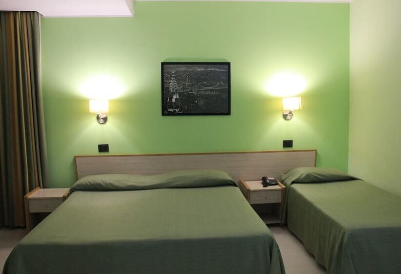 חדר סטנדרט לשלושה, Citta' Dei Papi