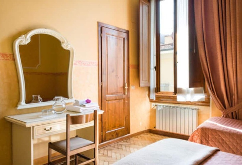 Economy Triple Room, Fiorita