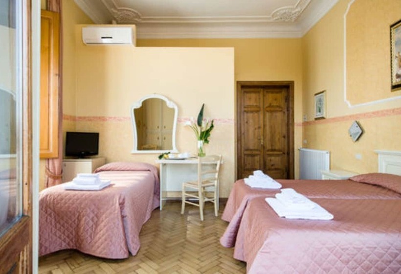 Economy Triple Room, Fiorita