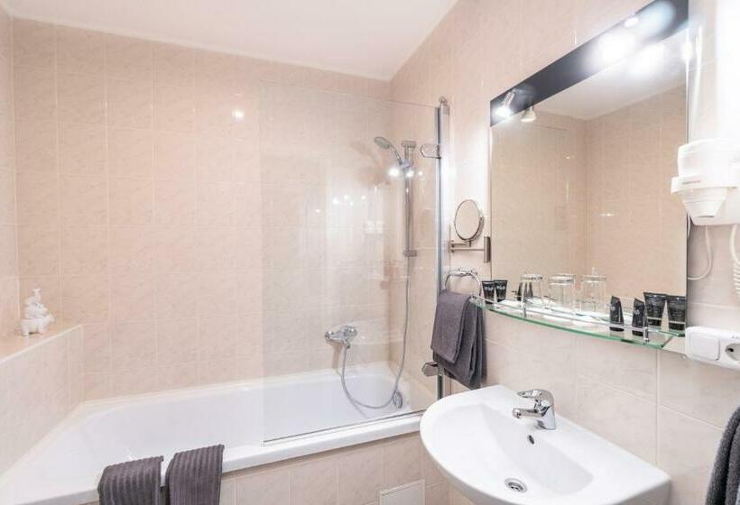 اتاق خانوادگی, Forums Boutique