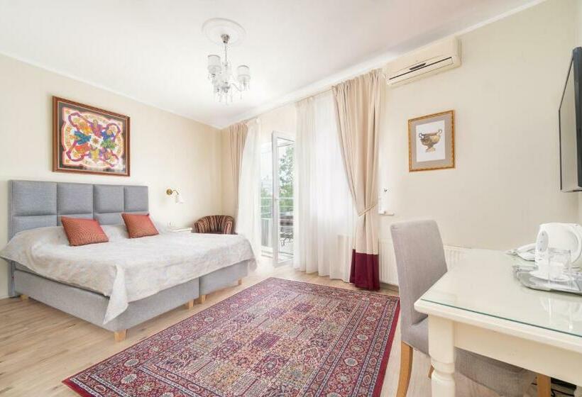 اتاق سوپریور با بالکن, Forums Boutique