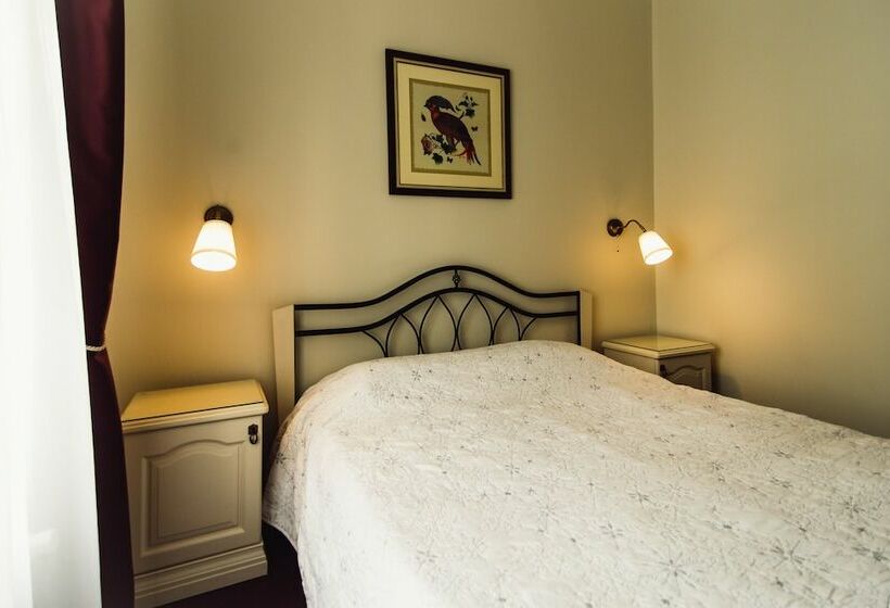 اتاق اکونومی, Forums Boutique