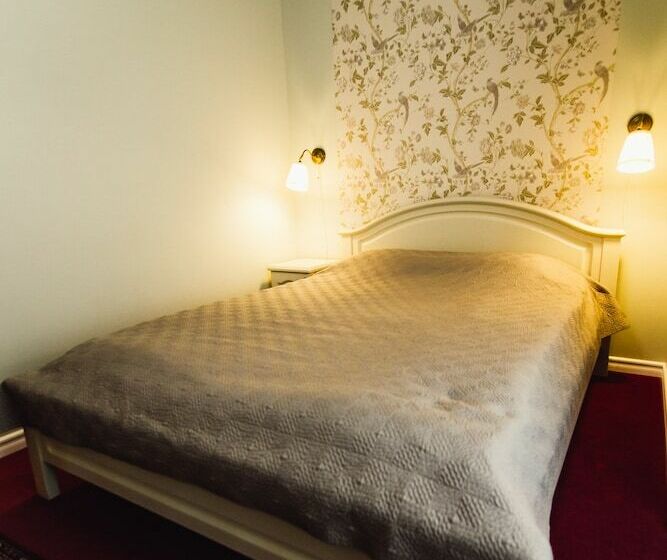 اتاق اکونومی, Forums Boutique