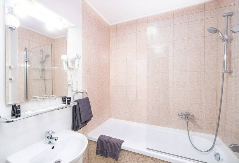 اتاق اکونومی, Forums Boutique