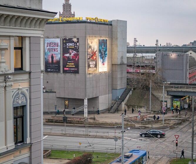 اتاق اکونومی, Forums Boutique