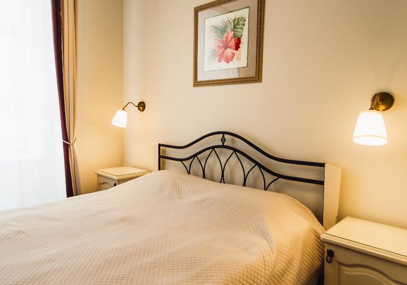 اتاق اکونومی, Forums Boutique