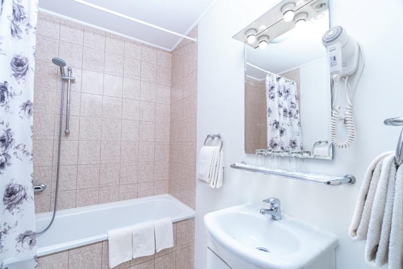 اتاق خانوادگی, Forums Boutique