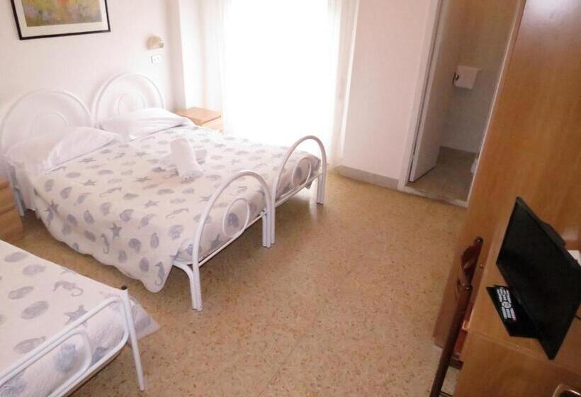 Economy Triple Room, Gemini