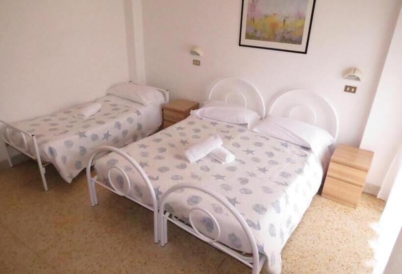 Economy Triple Room, Gemini