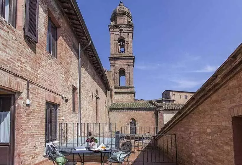 اتاق لوکس, Il Chiostro Del Carmine