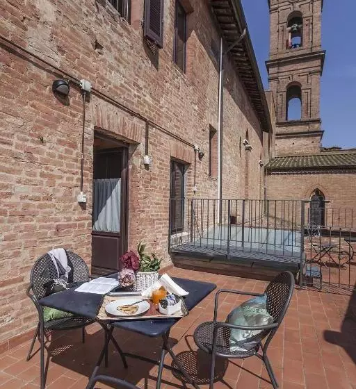 اتاق لوکس, Il Chiostro Del Carmine