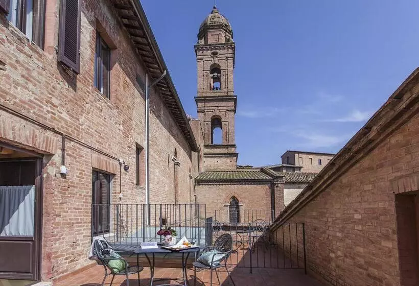 اتاق لوکس, Il Chiostro Del Carmine