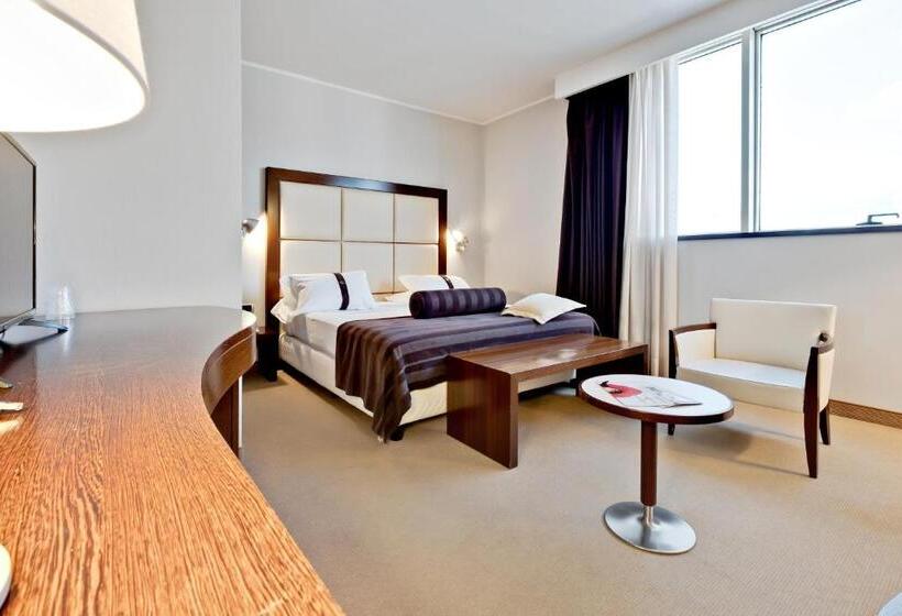 سوییت جونیور, Italiana Hotels Cosenza