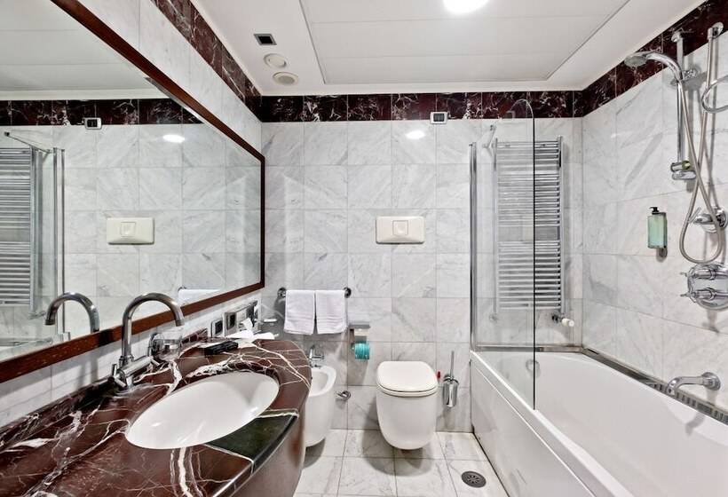 سوییت جونیور, Italiana Hotels Cosenza