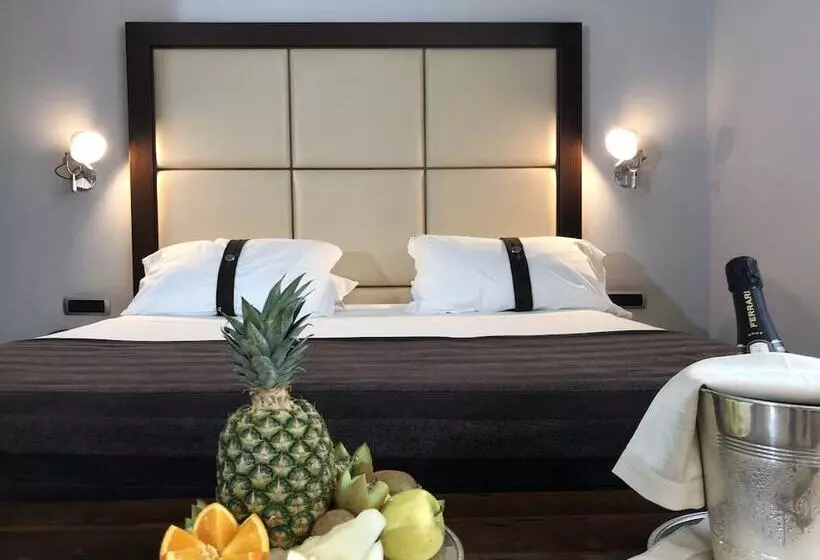 سوییت جونیور, Italiana Hotels Cosenza