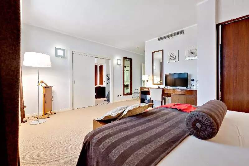 سوییت, Italiana Hotels Cosenza