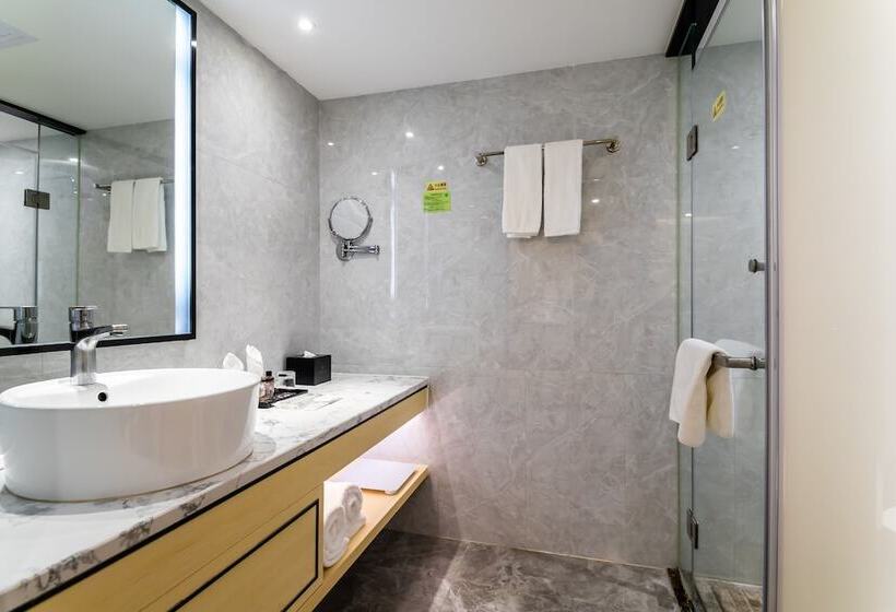 デラックスルーム, Landmark International