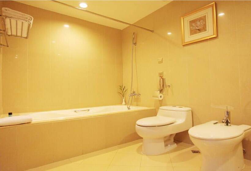 デラックススイート, Landmark International