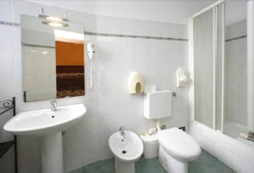 Dört Kişilik Standart Oda, Le Tre Stazioni