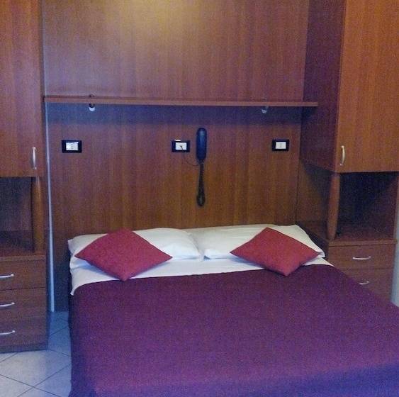 Üç Kişilik Standart Oda, Le Tre Stazioni