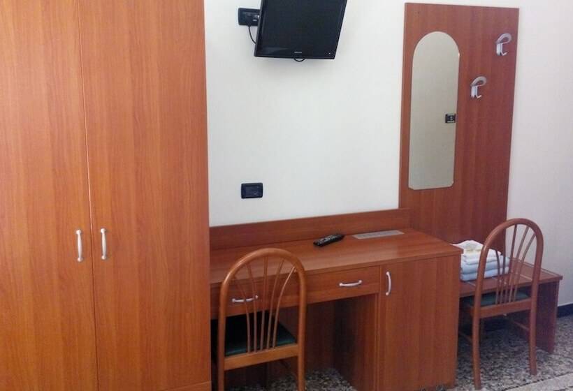 Üç Kişilik Standart Oda, Le Tre Stazioni