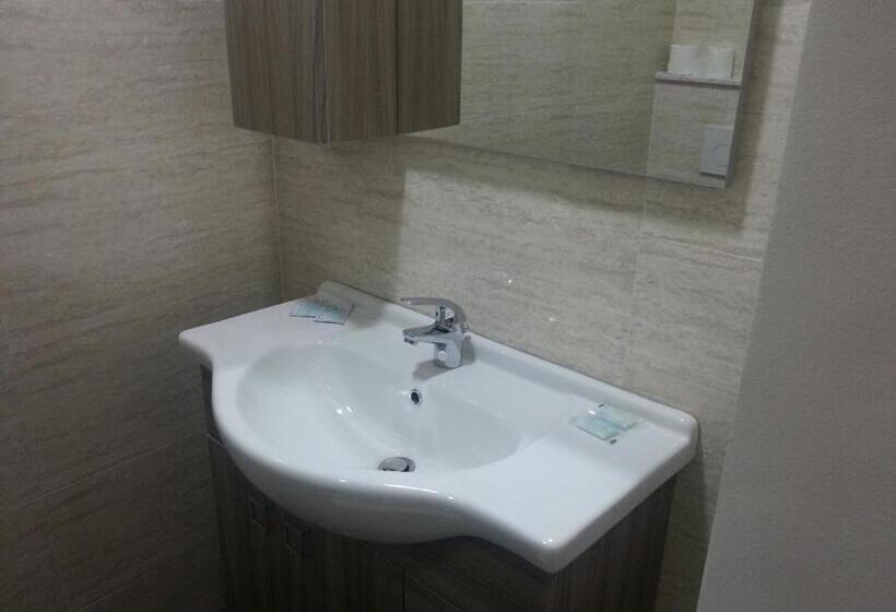 Standart Oda, Le Tre Stazioni