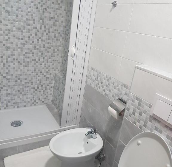 Standart Oda, Le Tre Stazioni