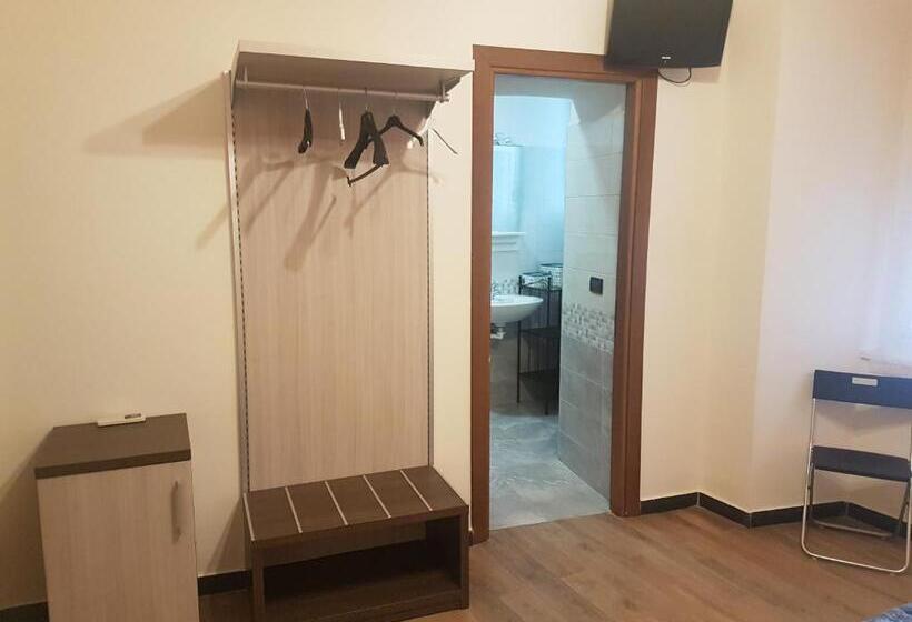 Standart Oda, Le Tre Stazioni