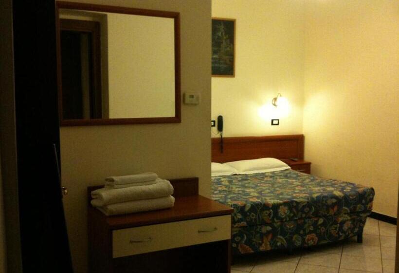 Standart Tek Kişilik Oda, Le Tre Stazioni