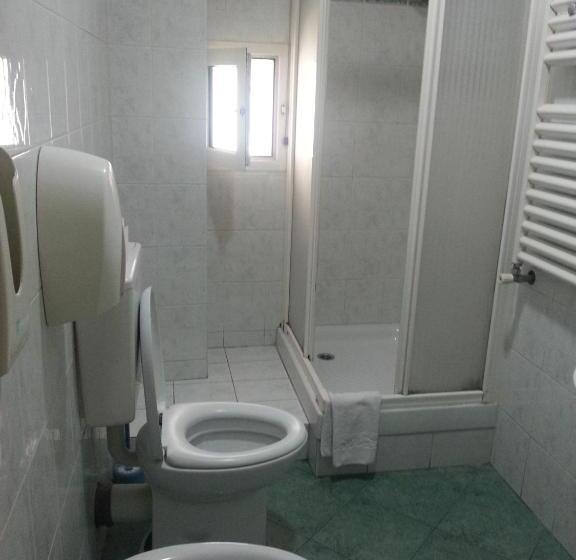 Üç Kişilik Standart Oda, Le Tre Stazioni