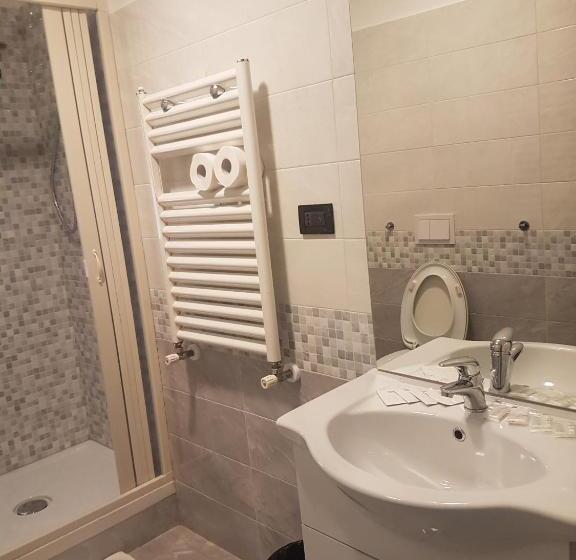 Üç Kişilik Standart Oda, Le Tre Stazioni