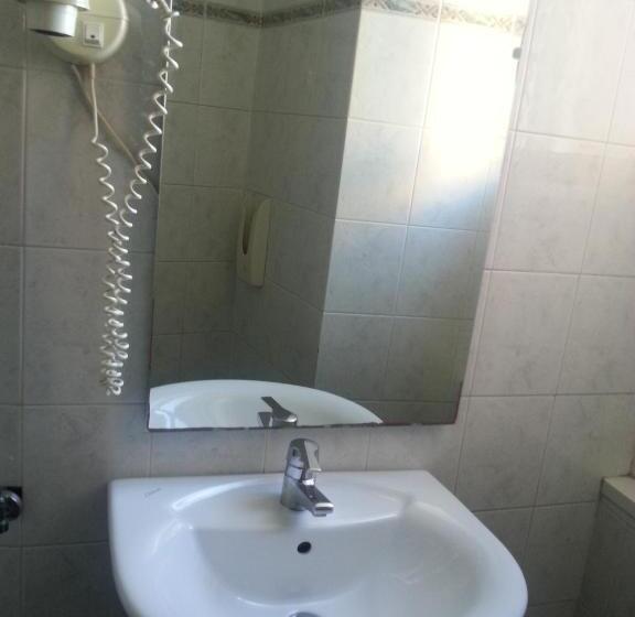 Dört Kişilik Standart Oda, Le Tre Stazioni