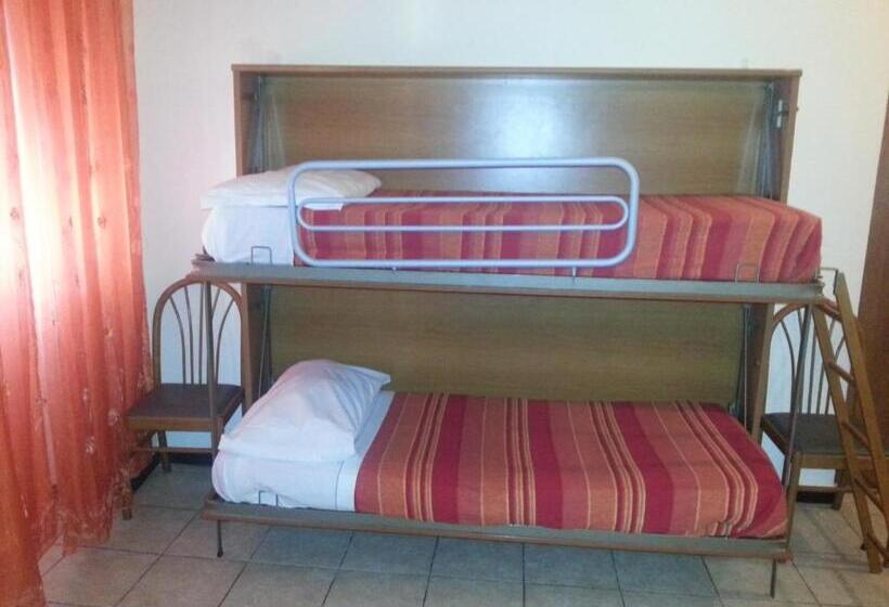 Dört Kişilik Standart Oda, Le Tre Stazioni