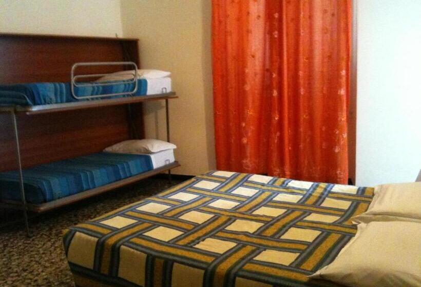 Dört Kişilik Standart Oda, Le Tre Stazioni