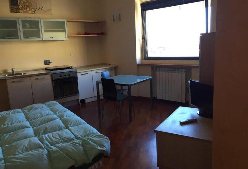 Standart Stüdyo, Le Tre Stazioni