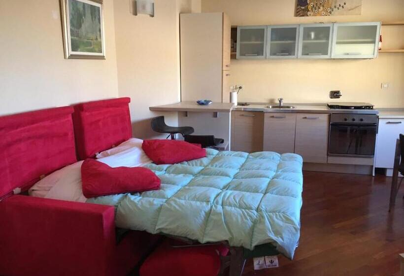 Standart Stüdyo, Le Tre Stazioni