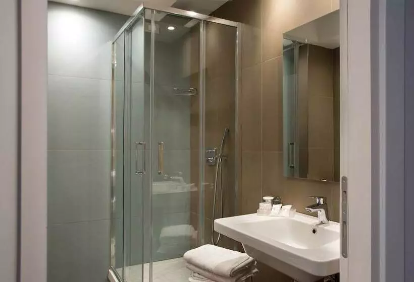 Comfort Kolmen Hengen Huone, Marad
