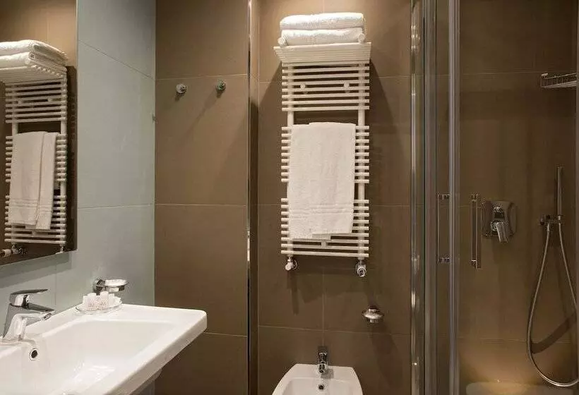 Comfort Kolmen Hengen Huone, Marad