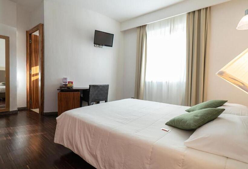 Трехместный Номер Классика, Marina 10 Design Hotel & Spa