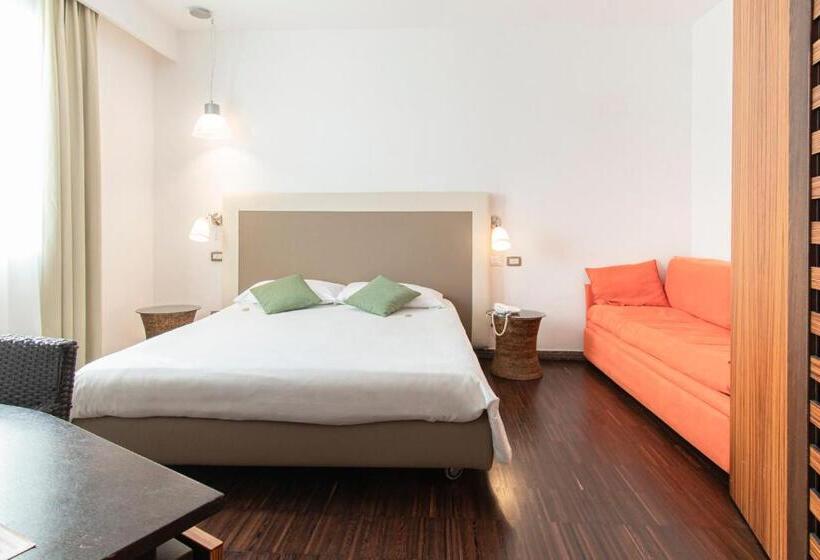 غرفة كلاسيكية ثلاثية, Marina 10 Design Hotel & Spa