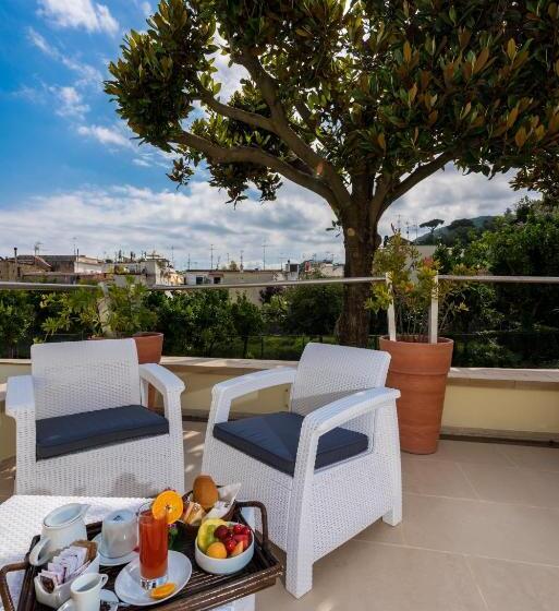 جناح جونيور مزوَّد بتراس, Marina 10 Design Hotel & Spa