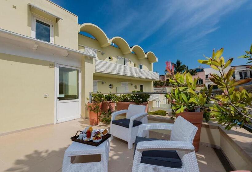 جناح جونيور مزوَّد بتراس, Marina 10 Design Hotel & Spa