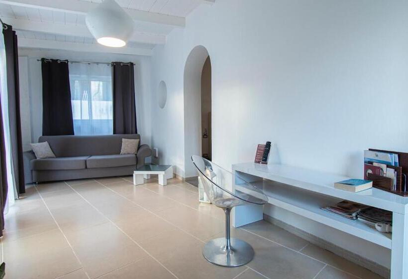 جناح جونيور مزوَّد بتراس, Marina 10 Design Hotel & Spa